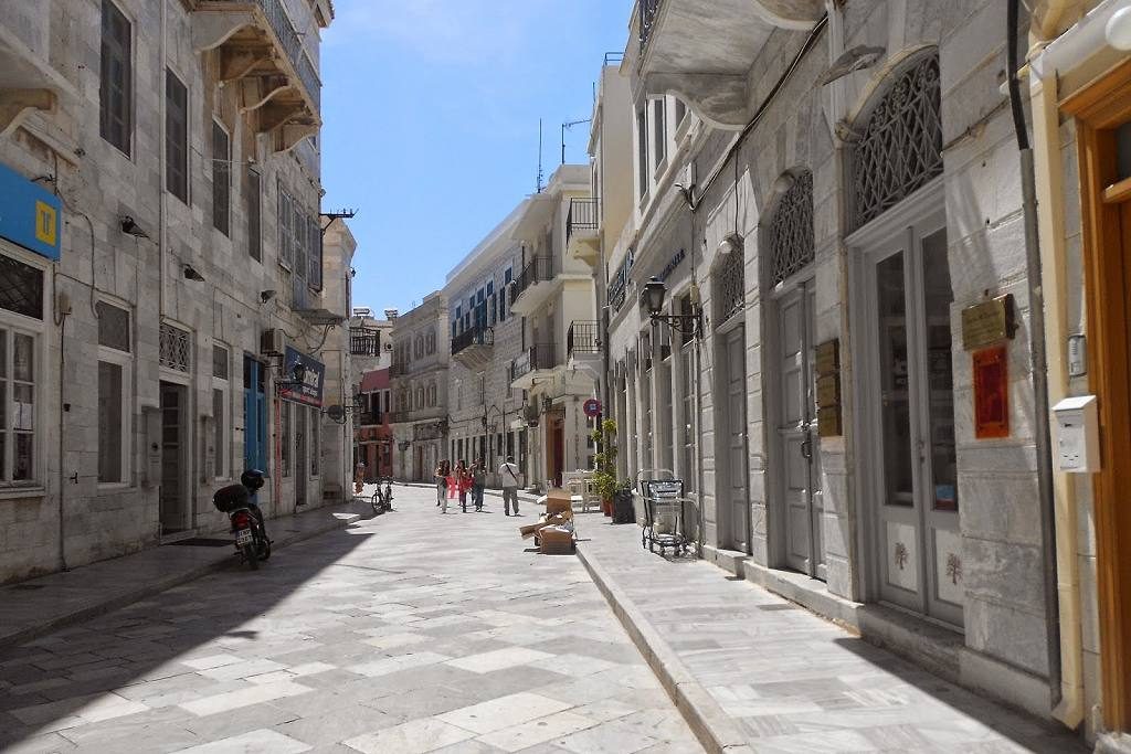 Περπατώντας στην Ερμούπολη